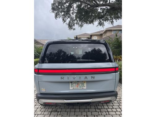 2023 Rivian R1S Adventure Quad-Motor Large Package