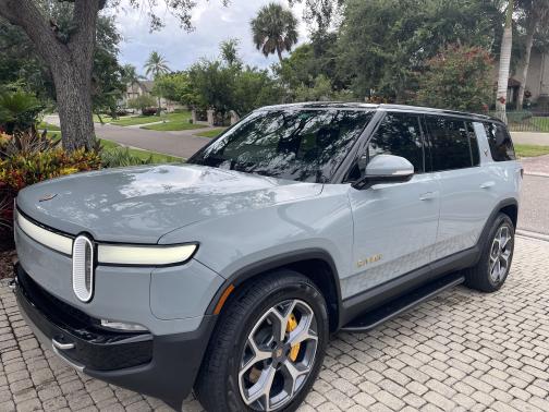 2023 Rivian R1S Adventure Quad-Motor Large Package