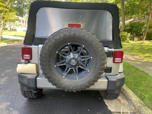Silver 2016 Jeep Wrangler Unlimited Sahara