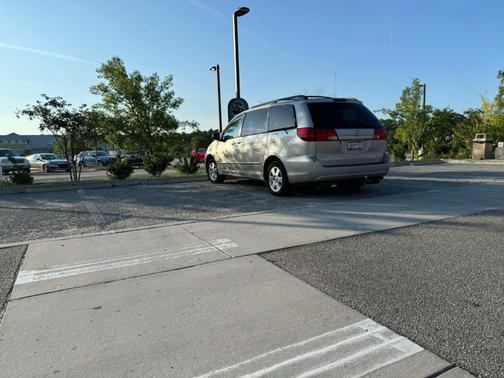 2004 Toyota Sienna LE