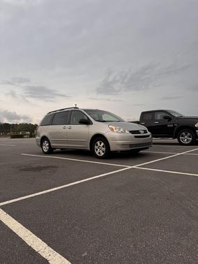 2004 Toyota Sienna LE