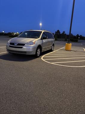 2004 Toyota Sienna LE