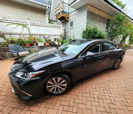 Black 2021 Lexus ES 300h Base
