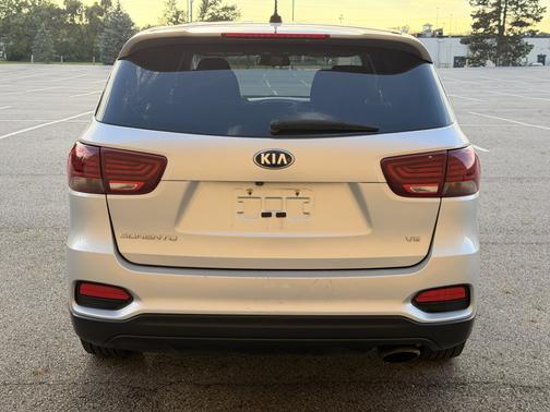 Silver 2019 Kia Sorento LX