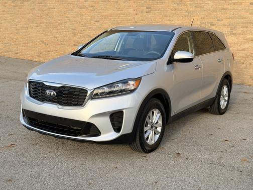 Silver 2019 Kia Sorento LX