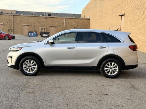 Silver 2019 Kia Sorento LX