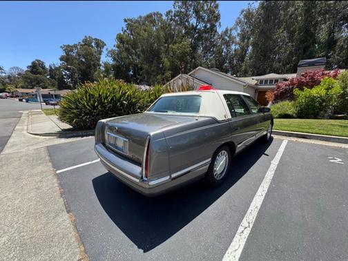 1999 Cadillac DeVille Base