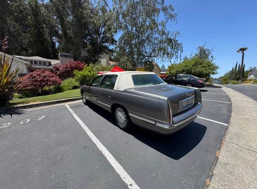 1999 Cadillac DeVille Base