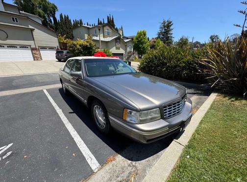 1999 Cadillac DeVille Base