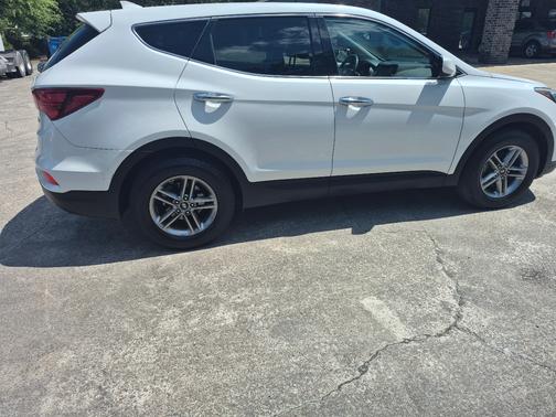 White 2017 Hyundai Santa Fe Sport 2.4L