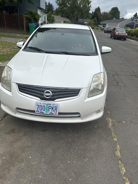 White 2010 Nissan Sentra 2.0 S
