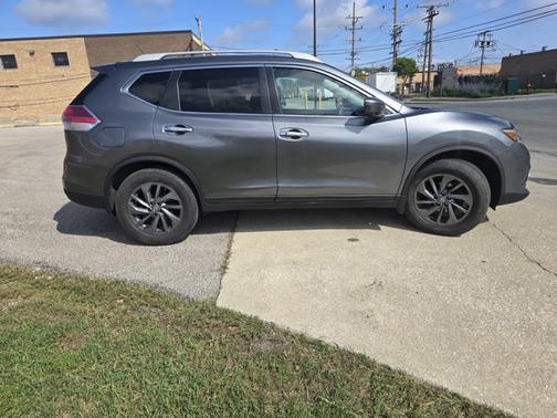 Gray 2016 Nissan Rogue SL
