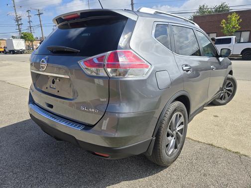 Gray 2016 Nissan Rogue SL