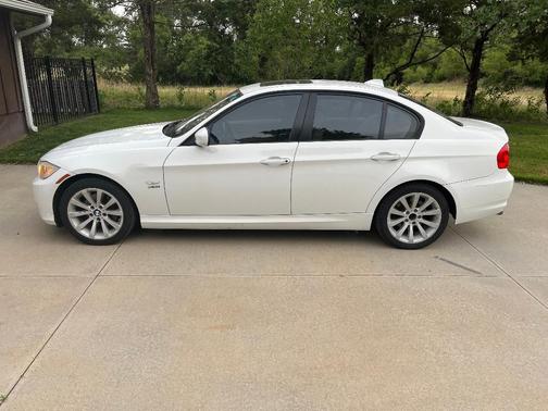 White 2011 BMW 328 i xDrive