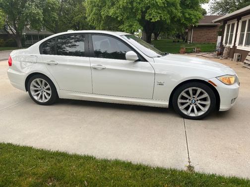 White 2011 BMW 328 i xDrive