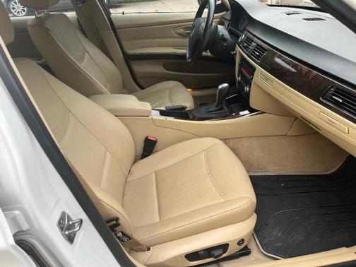 White 2011 BMW 328 i xDrive