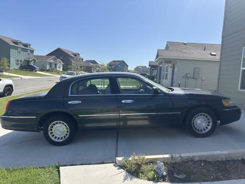 2002 Lincoln Town Car Executive