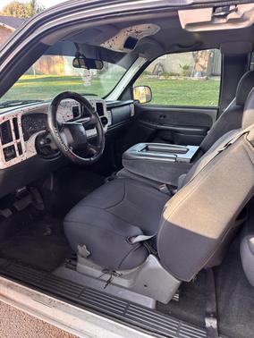 White 2001 Chevrolet Silverado 1500 LS Extended Cab