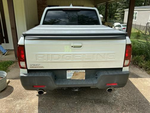 White 2024 Honda Ridgeline RTL