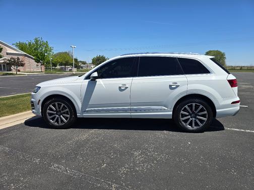 White 2017 Audi Q7 3.0T Premium Plus