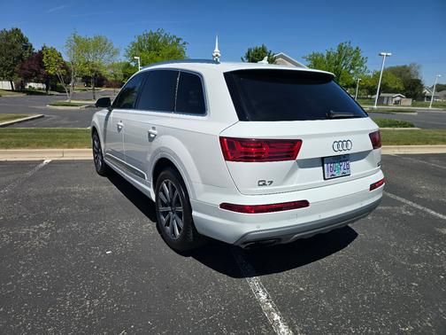 White 2017 Audi Q7 3.0T Premium Plus