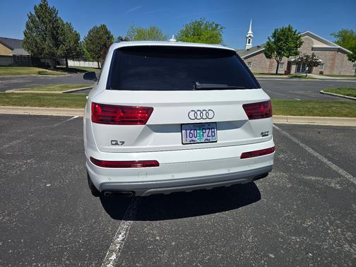 White 2017 Audi Q7 3.0T Premium Plus