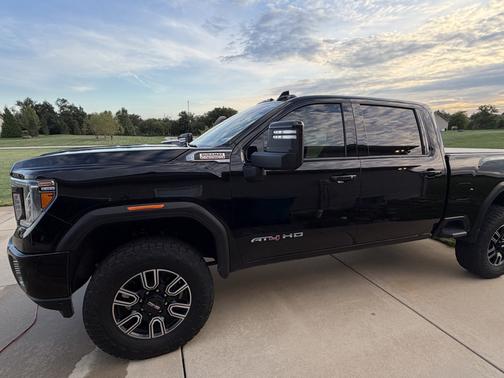 Black 2022 GMC Sierra 2500 AT4