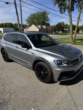 Gray 2021 Volkswagen Tiguan 2.0T SE R-Line Black