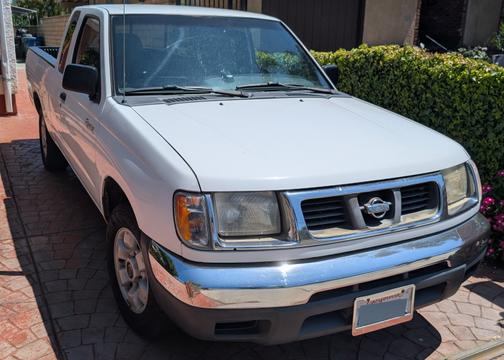 2000 Nissan Frontier XE King Cab