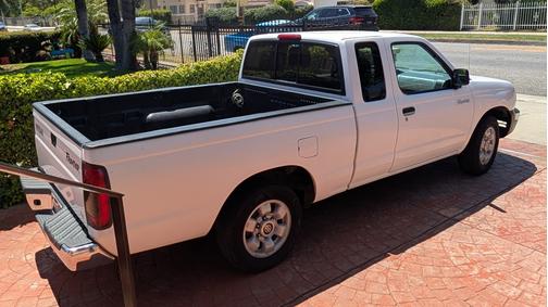 2000 Nissan Frontier XE King Cab