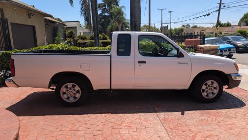 2000 Nissan Frontier XE King Cab