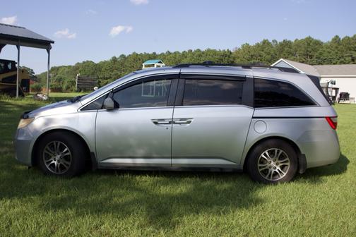Silver 2011 Honda Odyssey EX-L