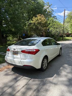 White 2014 Kia Forte LX