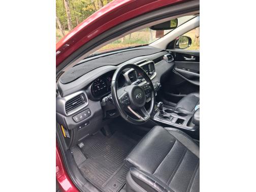 Red 2016 Kia Sorento SX