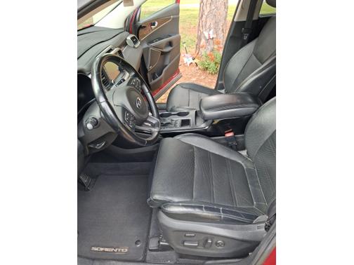 Red 2016 Kia Sorento SX
