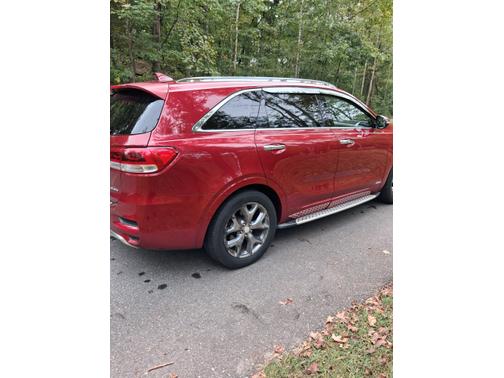 Red 2016 Kia Sorento SX
