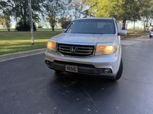 Silver 2014 Honda Pilot Touring