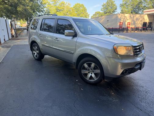 Silver 2014 Honda Pilot Touring