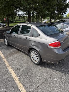 Gray 2011 Ford Focus SEL