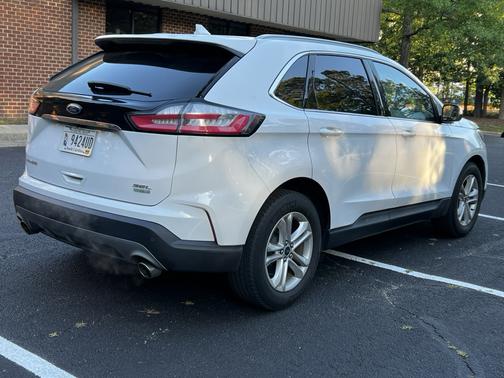 White 2019 Ford Edge SEL
