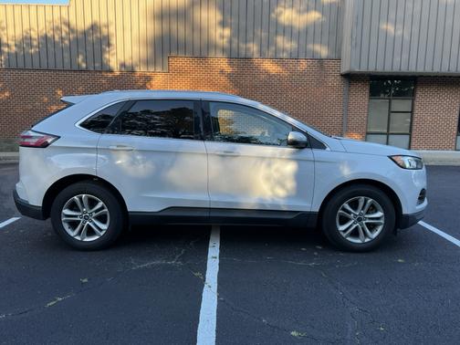 White 2019 Ford Edge SEL