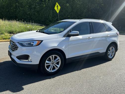 White 2019 Ford Edge SEL