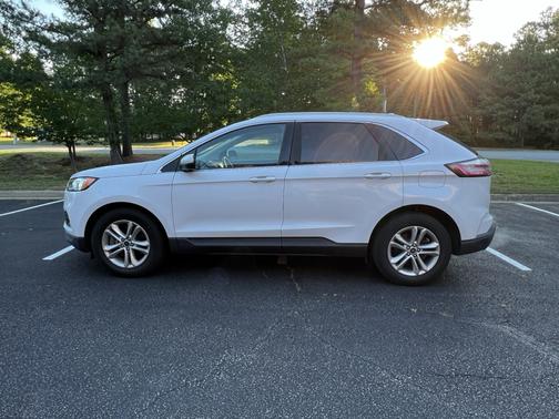 White 2019 Ford Edge SEL