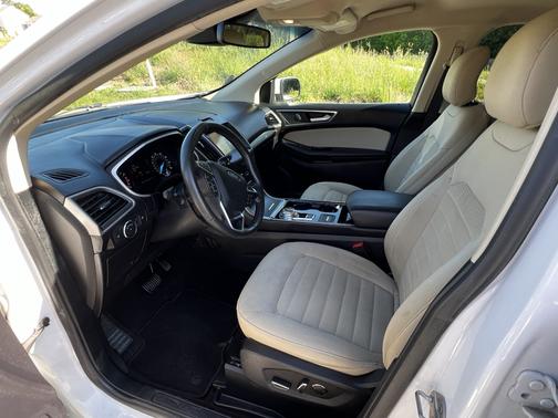 White 2019 Ford Edge SEL