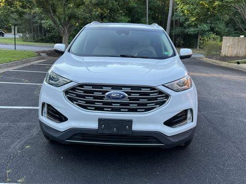 White 2019 Ford Edge SEL