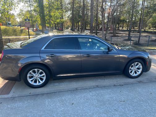 2016 Chrysler 300 Limited