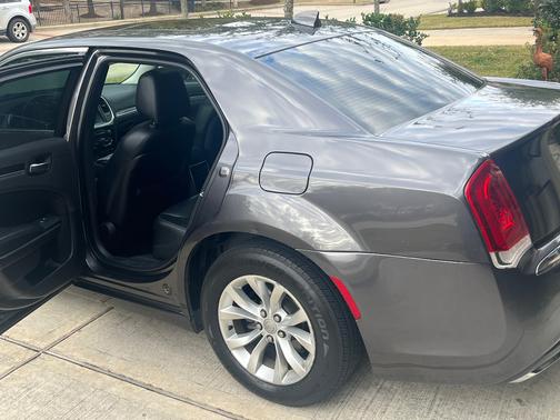 2016 Chrysler 300 Limited