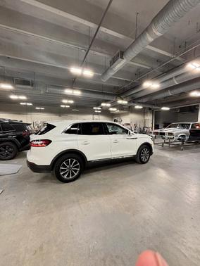 White 2022 Lincoln Nautilus Standard