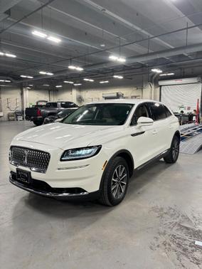 White 2022 Lincoln Nautilus Standard
