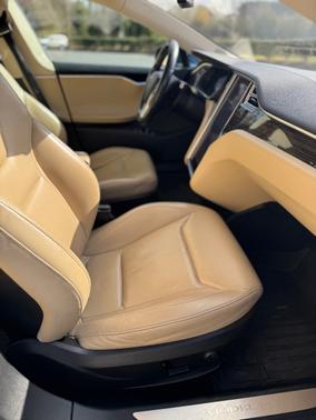 2015 Tesla Model S 70D